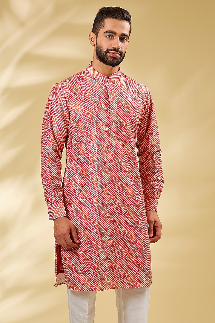 Pink Cotton Silk Leheriya Printed & Sequins Embroidered Kurta Set by RNG Safawala Men at Pernia's Pop Up Shop