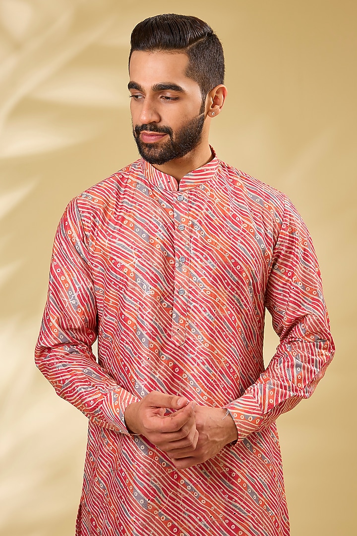 Pink Cotton Silk Leheriya Printed & Sequins Embroidered Kurta Set by RNG Safawala Men at Pernia's Pop Up Shop