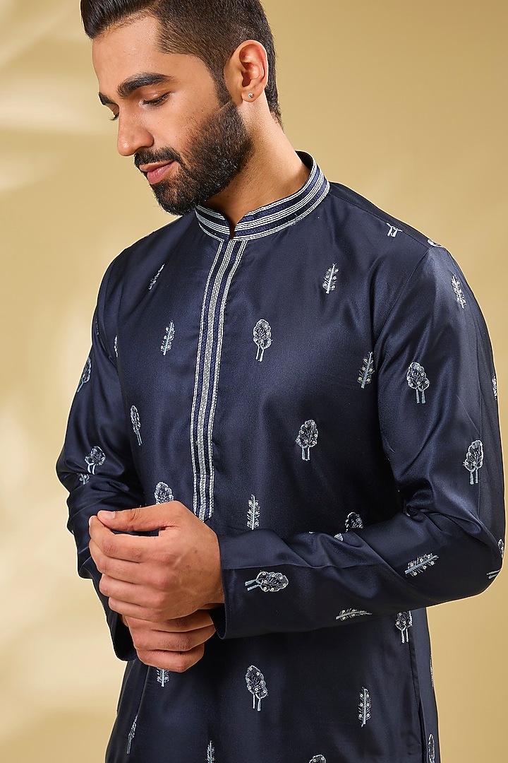 Royal Blue Crepe Silk Resham Embroidered Kurta Set by RNG Safawala Men at Pernia's Pop Up Shop