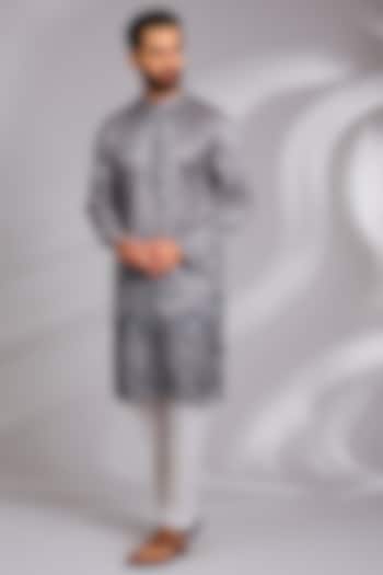 Grey Cotton Silk Thread Embroidered Kurta Set by RNG Safawala Men at Pernia's Pop Up Shop