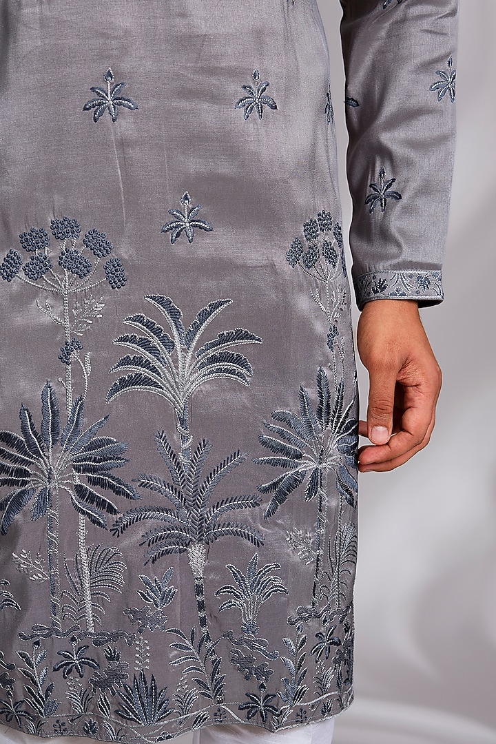 Grey Cotton Silk Thread Embroidered Kurta Set by RNG Safawala Men at Pernia's Pop Up Shop