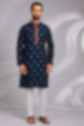 Royal Blue Cotton Silk Thread Embroidered Kurta Set by RNG Safawala Men at Pernia's Pop Up Shop