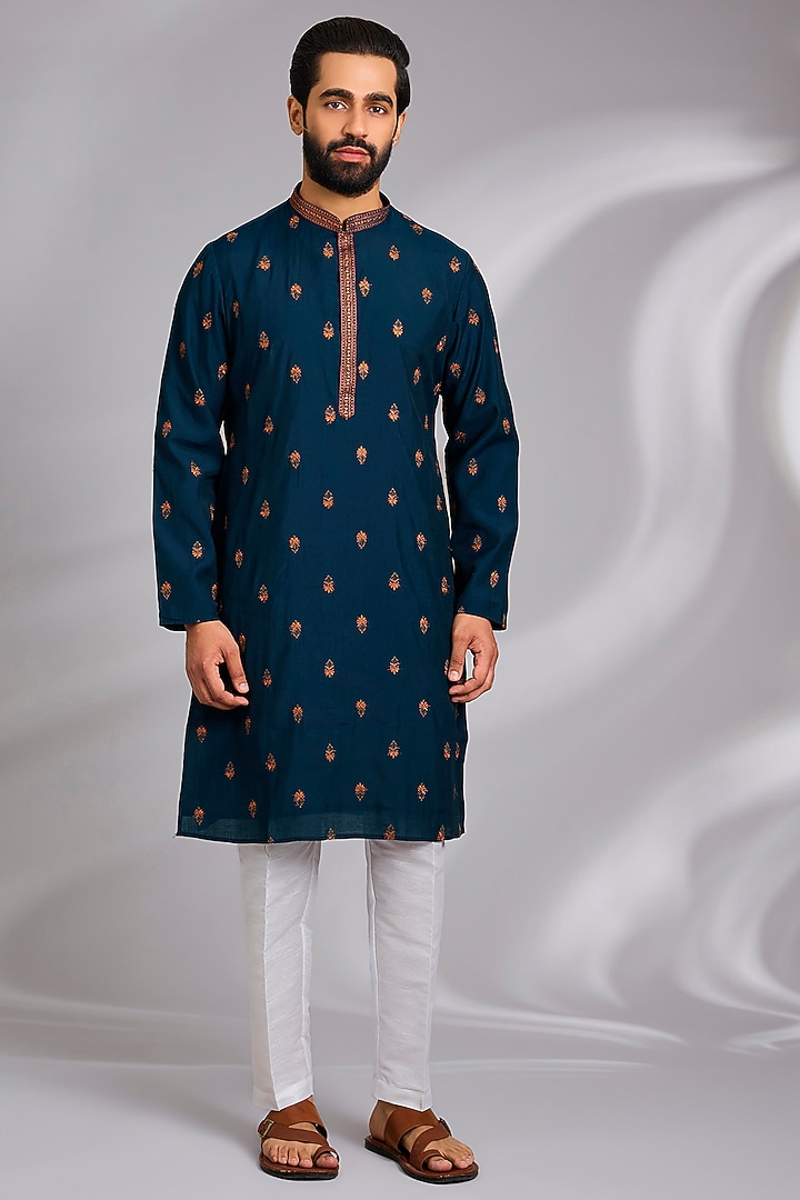 Royal Blue Cotton Silk Thread Embroidered Kurta Set by RNG Safawala Men at Pernia's Pop Up Shop