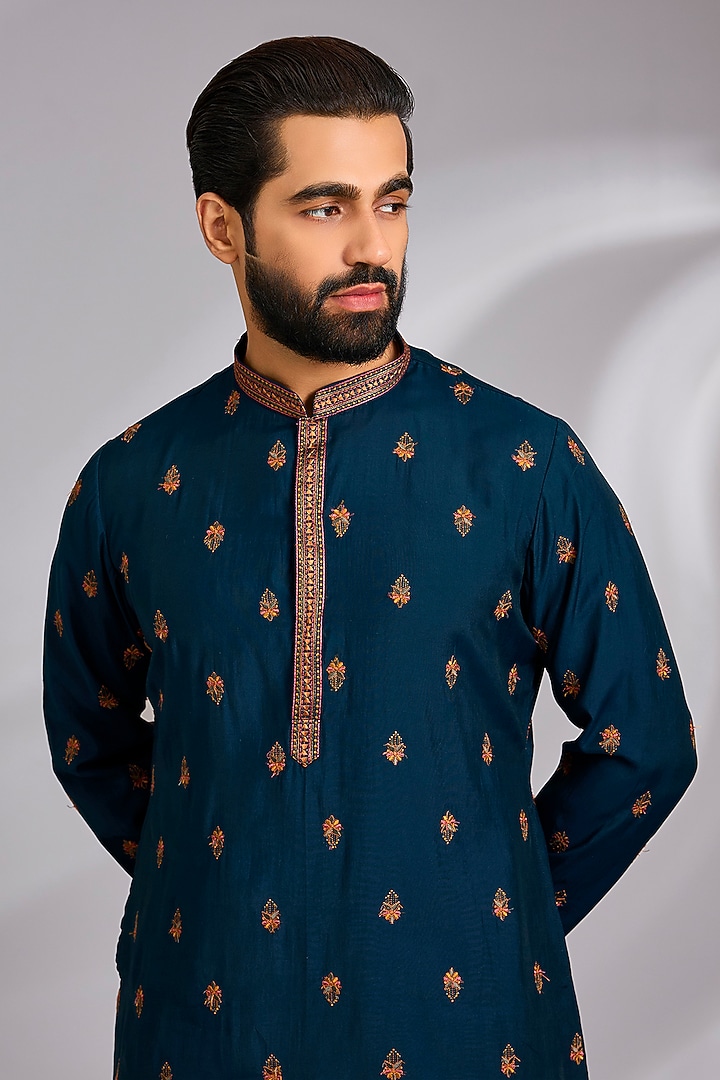 Royal Blue Cotton Silk Thread Embroidered Kurta Set by RNG Safawala Men at Pernia's Pop Up Shop