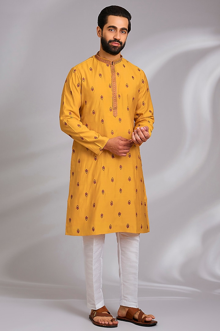 Mustard Yellow Cotton Silk Thread Embroidered Kurta Set by RNG Safawala Men at Pernia's Pop Up Shop