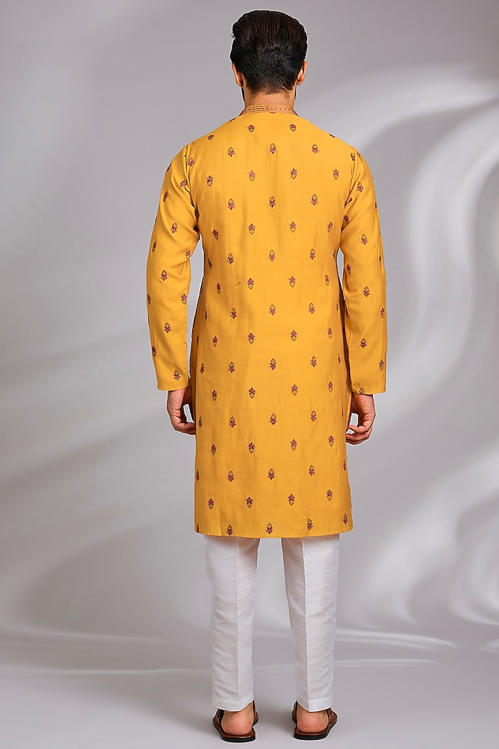 Mustard Yellow Cotton Silk Thread Embroidered Kurta Set by RNG Safawala Men at Pernia's Pop Up Shop