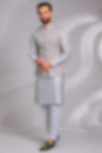 Grey Raw Silk Resham Embroidered Bundi Jacket Set by RNG Safawala Men at Pernia's Pop Up Shop