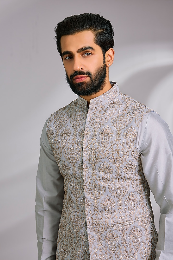 Grey Raw Silk Resham Embroidered Bundi Jacket Set by RNG Safawala Men at Pernia's Pop Up Shop