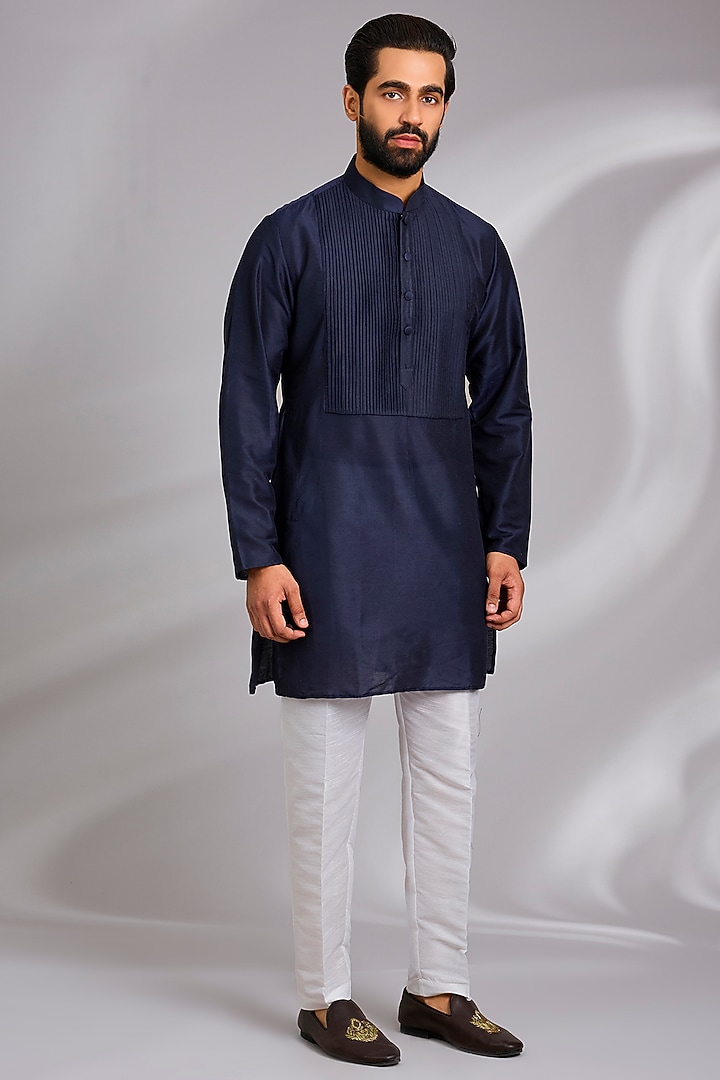 Off-White Linen Silk Tribal Printed Bundi Jacket Set by RNG Safawala Men at Pernia's Pop Up Shop