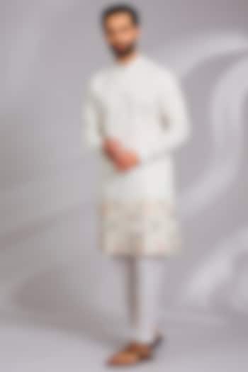 Off-White Cotton Silk Thread Embroidered Kurta Set by RNG Safawala Men at Pernia's Pop Up Shop