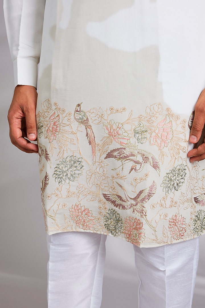 Off-White Cotton Silk Thread Embroidered Kurta Set by RNG Safawala Men at Pernia's Pop Up Shop