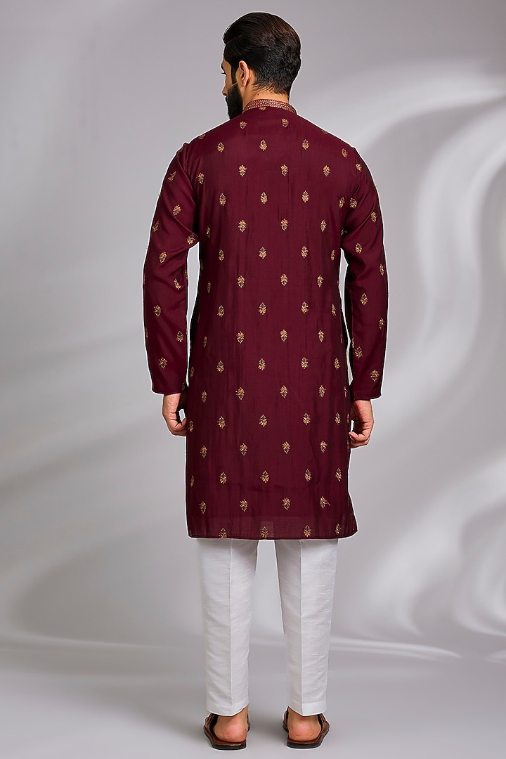 Maroon Cotton Silk Thread Embroidered Kurta Set by RNG Safawala Men at Pernia's Pop Up Shop