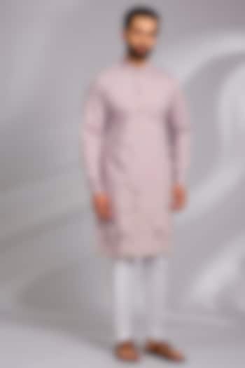 Lavender Cotton Silk Thread Embroidered Kurta Set by RNG Safawala Men at Pernia's Pop Up Shop