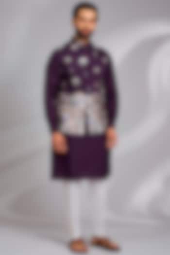 Wine Cotton Silk Resham Embroidered Bundi Jacket Set by RNG Safawala Men at Pernia's Pop Up Shop