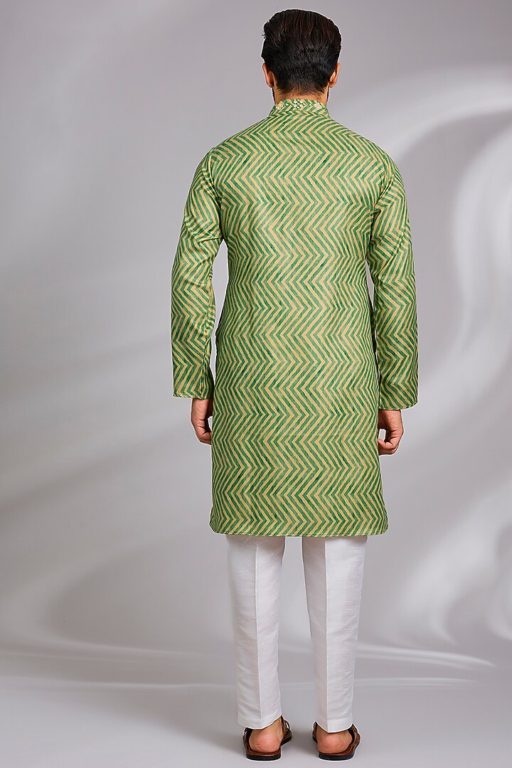 Green Georgette Mirror Embroidered Kurta Set by RNG Safawala Men at Pernia's Pop Up Shop