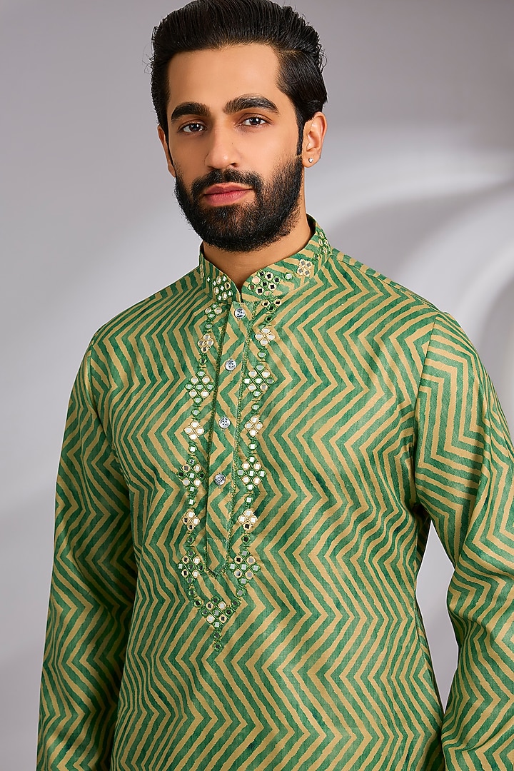 Green Georgette Mirror Embroidered Kurta Set by RNG Safawala Men at Pernia's Pop Up Shop