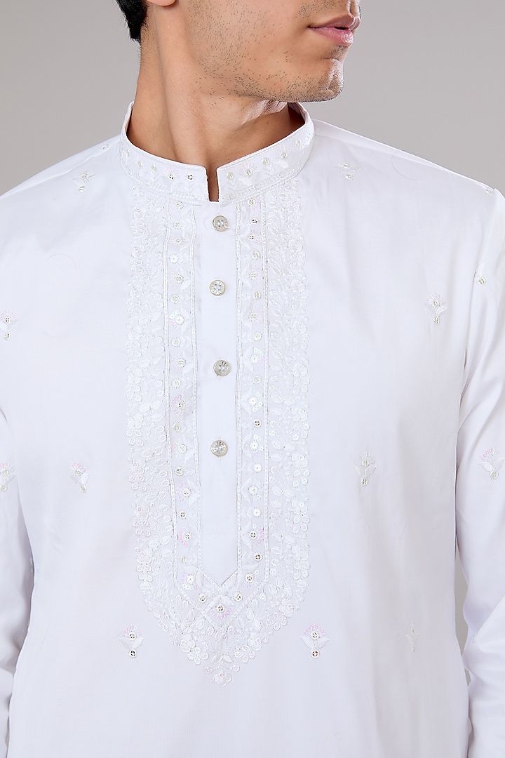 Off-White Cotton Silk Thread Embroidered Kurta Set by RNG Safawala Men at Pernia's Pop Up Shop