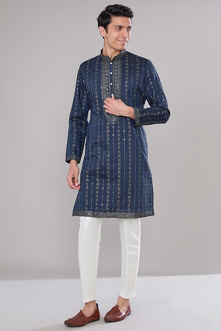 Royal Blue Cotton Silk Thread Embroidered Kurta Set by RNG Safawala Men at Pernia's Pop Up Shop