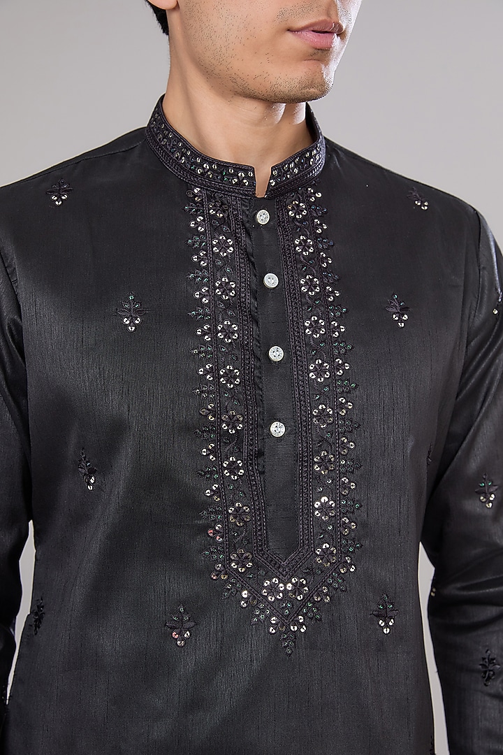 Black Cotton Silk Thread & Sequins Embroidered Kurta Set by RNG Safawala Men at Pernia's Pop Up Shop