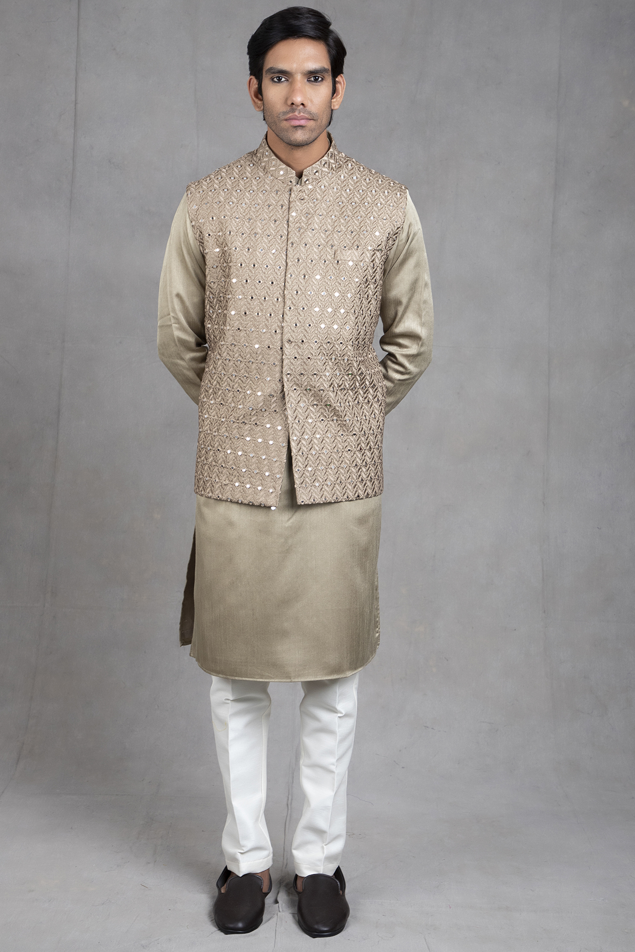 Champagne Raw Silk Mirror Embroidered Bundi Jacket Set by RNG Safawala Men at Pernia's Pop Up Shop