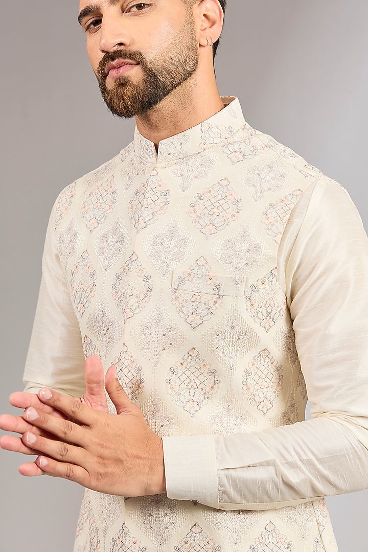 Cream Raw Silk Sequins Embroidered Bundi Set by RNG Safawala Men at Pernia's Pop Up Shop