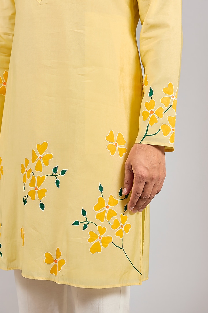 Yellow Cotton Silk Floral Motif Embroidered Kurta Set by RNG Safawala Men at Pernia's Pop Up Shop