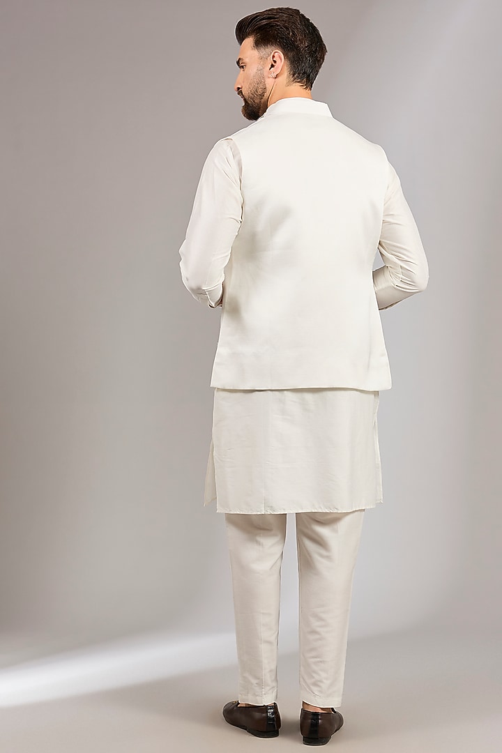 Off-White Ombre Cotton Silk Cutdana Embroidered Bundi Set by RNG Safawala Men at Pernia's Pop Up Shop
