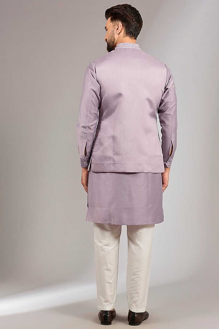 Lilac Cotton Silk Cutdana Embroidered Bundi Set by RNG Safawala Men at Pernia's Pop Up Shop