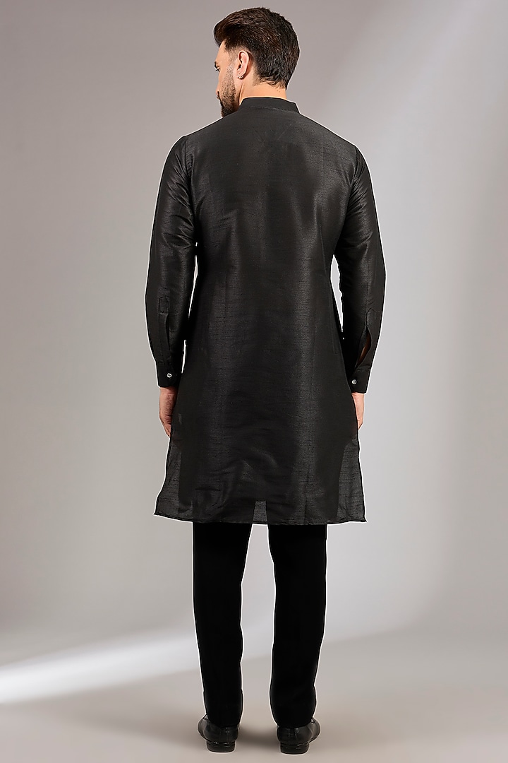 Black Raw Silk Sequins Embroidered Bundi Set by RNG Safawala Men at Pernia's Pop Up Shop