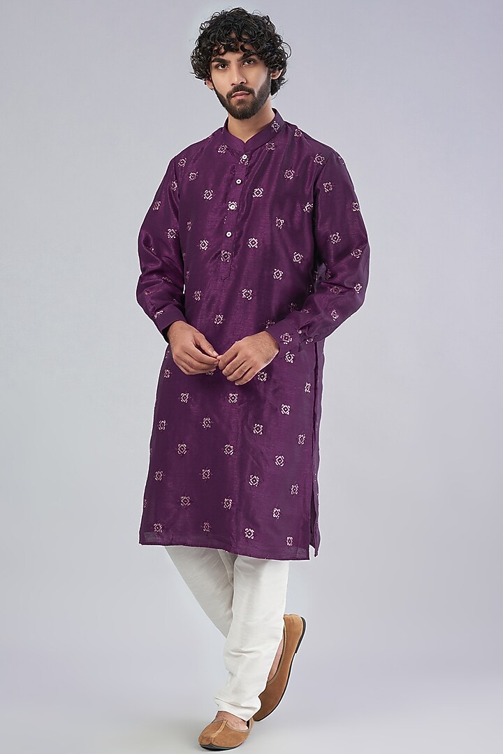 Violet Embroidered Kurta Set by RNG Safawala Men at Pernia's Pop Up Shop