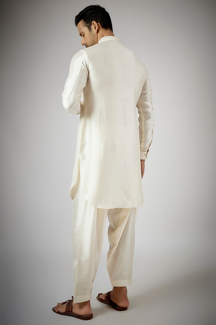 Ivory Dupion Silk Resham Embroidered Kurta Set by RNG Safawala Men at Pernia's Pop Up Shop