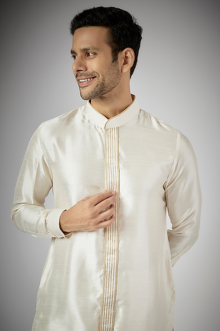 Ivory Dupion Silk Resham Embroidered Kurta Set by RNG Safawala Men at Pernia's Pop Up Shop