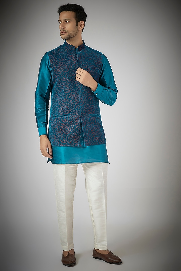 Royal Blue Velvet Embroidered Nehru Jacket Set by RNG Safawala Men at Pernia's Pop Up Shop