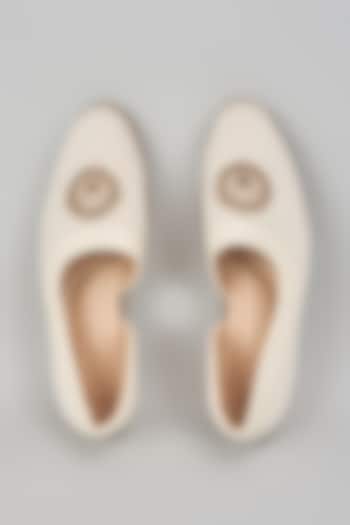 Off-White Suede Hand Embroidered Slip-On Peshwari by RNG Safawala Men at Pernia's Pop Up Shop