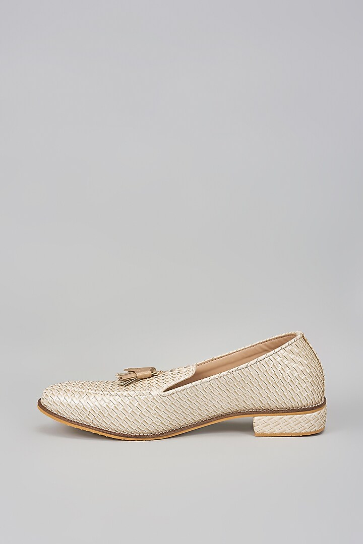Off-White Grain Leather Shoes by RNG Safawala Men at Pernia's Pop Up Shop