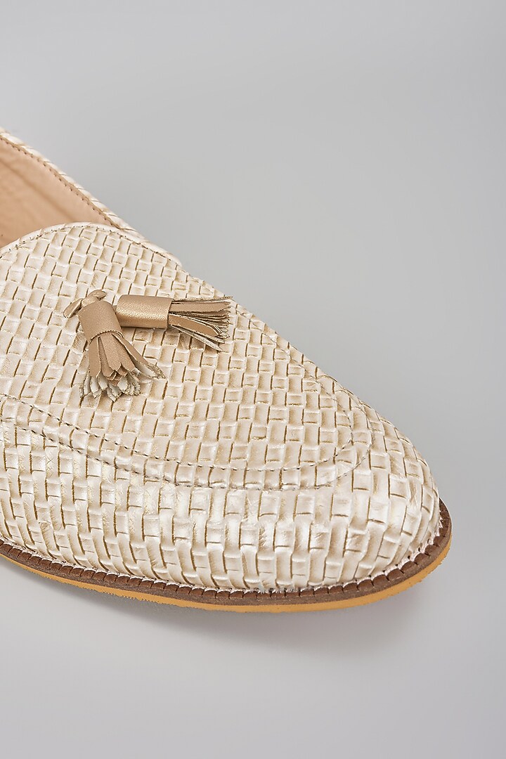 Off-White Grain Leather Shoes by RNG Safawala Men at Pernia's Pop Up Shop