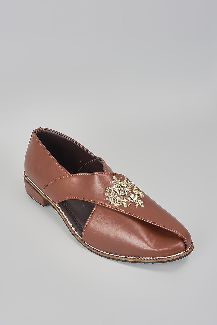 Brown Leather Hand Embroidered Slip-On Peshwari by RNG Safawala Men at Pernia's Pop Up Shop