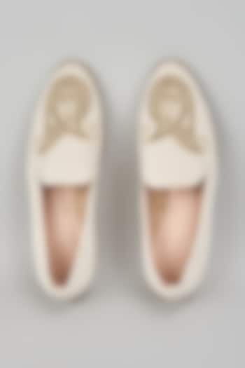 Off-White Suede Hand Embroidered Slip-On Peshwari by RNG Safawala Men at Pernia's Pop Up Shop