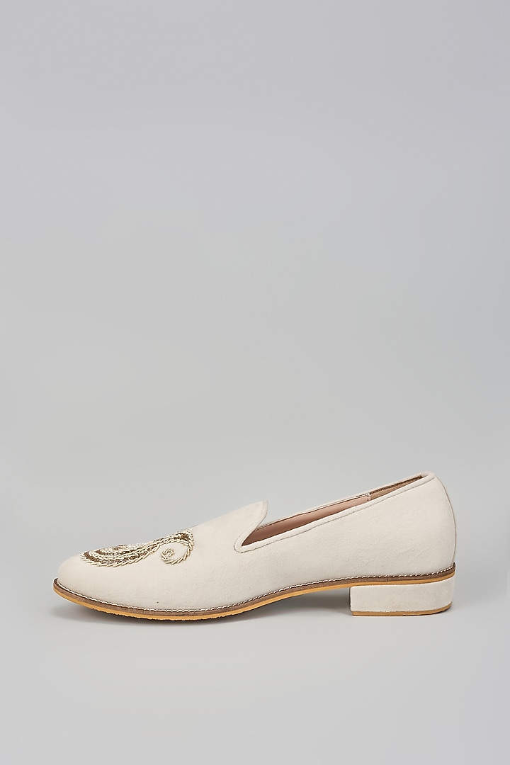 Off-White Suede Hand Embroidered Slip-On Peshwari by RNG Safawala Men at Pernia's Pop Up Shop