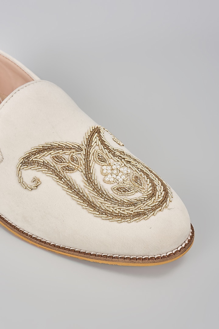 Off-White Suede Hand Embroidered Slip-On Peshwari by RNG Safawala Men at Pernia's Pop Up Shop