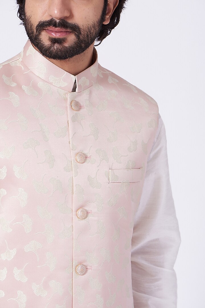 Crystal Pink Bundi Jacket With Kurta Set by RNG Safawala Men at Pernia's Pop Up Shop