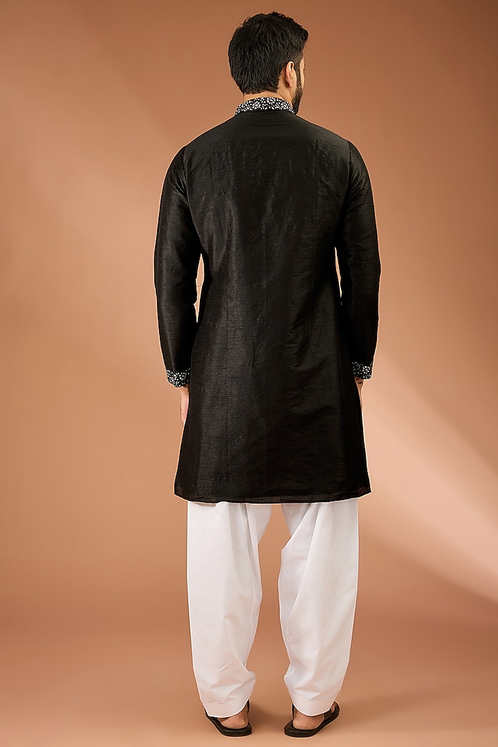 Black Cotton Silk Thread & Sequins Hand Embroidered Kurta Set by RNG Safawala Men at Pernia's Pop Up Shop