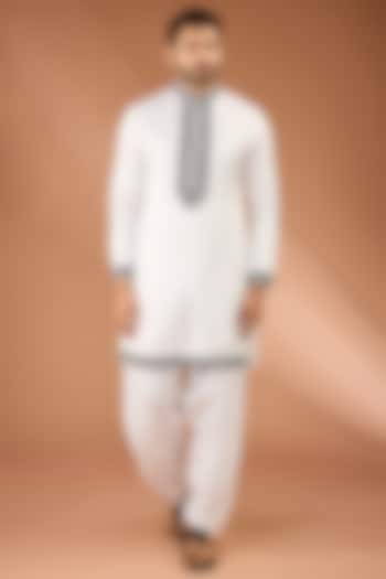 White Cotton Silk Thread & Sequins Hand Embroidered Kurta Set by RNG Safawala Men at Pernia's Pop Up Shop