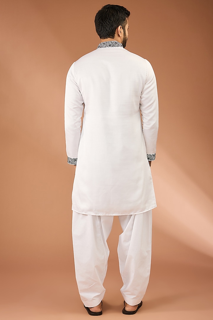 White Cotton Silk Thread & Sequins Hand Embroidered Kurta Set by RNG Safawala Men at Pernia's Pop Up Shop