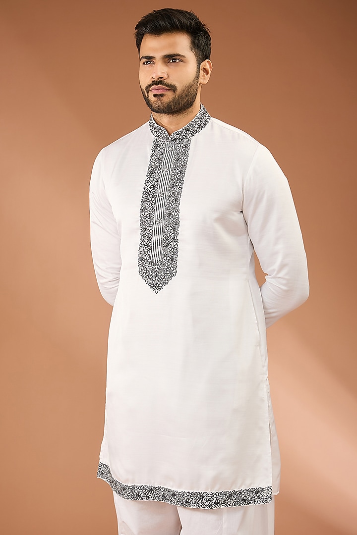 White Cotton Silk Thread & Sequins Hand Embroidered Kurta Set by RNG Safawala Men at Pernia's Pop Up Shop