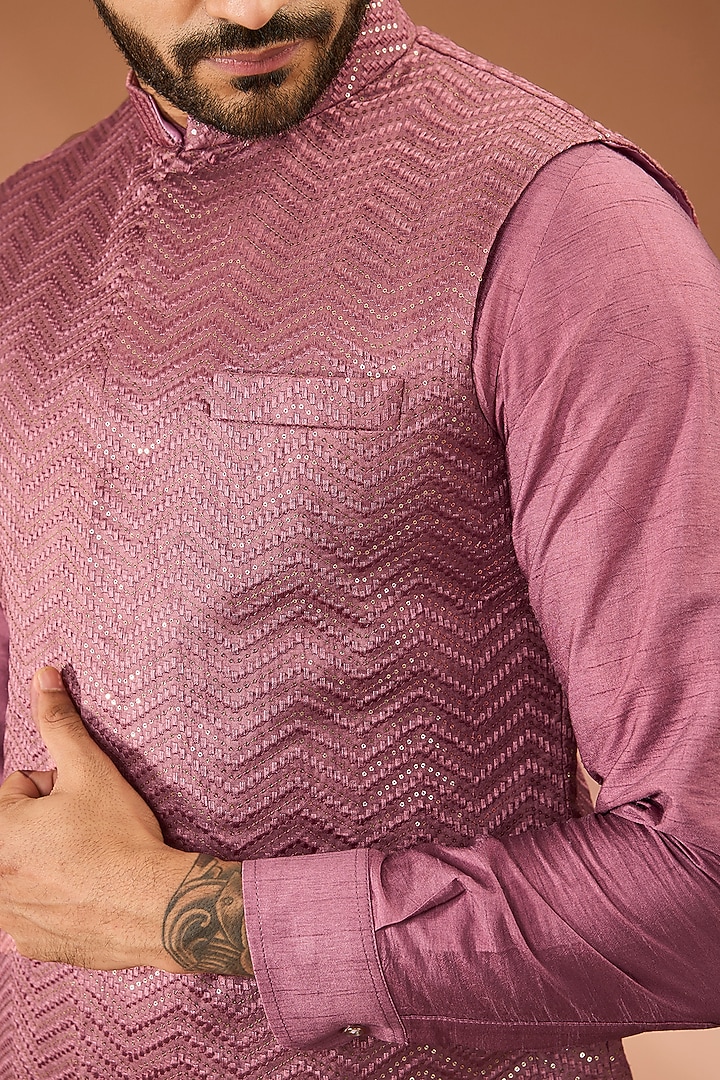 Mauve Pink Raw Silk Thread & Sequins Embroidered Bundi Jacket Set by RNG Safawala Men at Pernia's Pop Up Shop