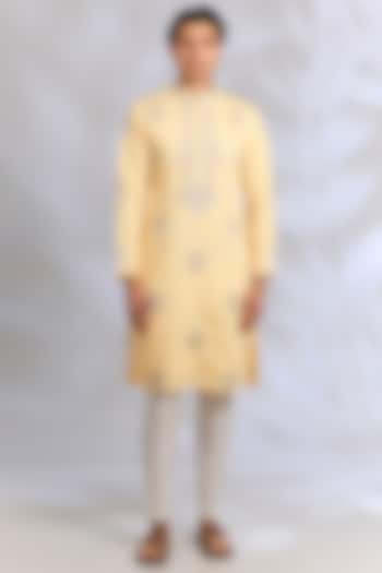 Yellow Crepe Silk Resham Embroidered Kurta Set by RNG Safawala Men at Pernia's Pop Up Shop