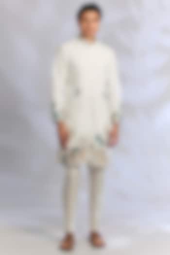 Off-White Crepe Silk Resham Embroidered Kurta Set by RNG Safawala Men at Pernia's Pop Up Shop