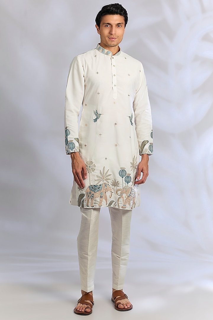 Off-White Crepe Silk Resham Embroidered Kurta Set by RNG Safawala Men at Pernia's Pop Up Shop