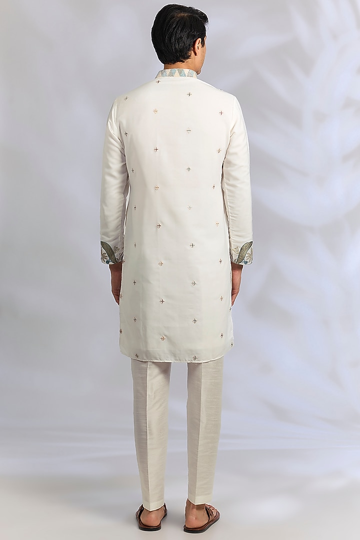 Off-White Crepe Silk Resham Embroidered Kurta Set by RNG Safawala Men at Pernia's Pop Up Shop